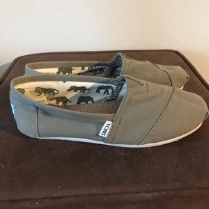 Army green Toms